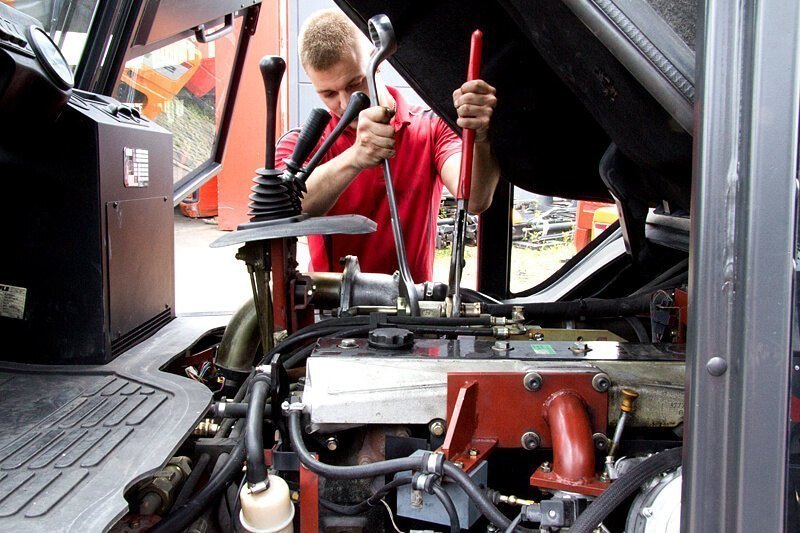 Reparatur und Wartung