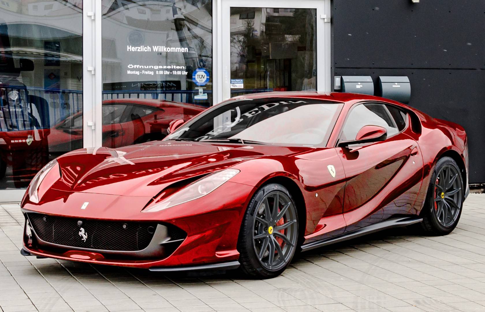 Ferrari 812 Superfast*STOCK*FULL* Neuwagen Kaufen