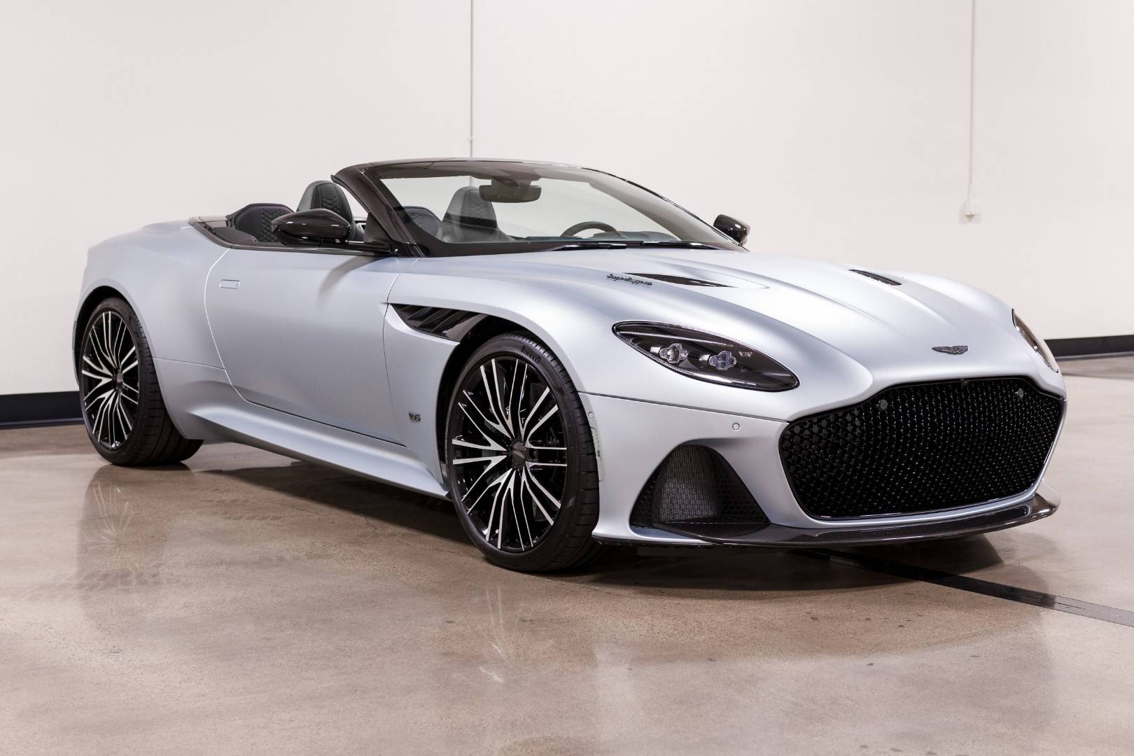 Aston Martin DBS Neuwagen Kaufen