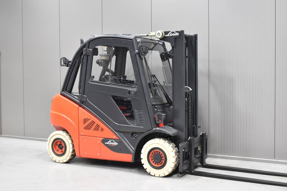 Gabelstapler Gebraucht kaufen – Linde H25D-02 mit Diesel in Schweiz