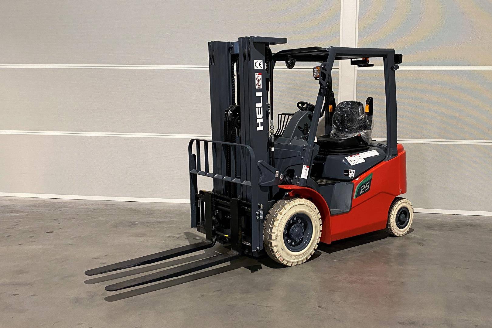 Gabelstapler Gebraucht kaufen – Heli CPD25-GB2LI-M mit Elektro in Deutschland