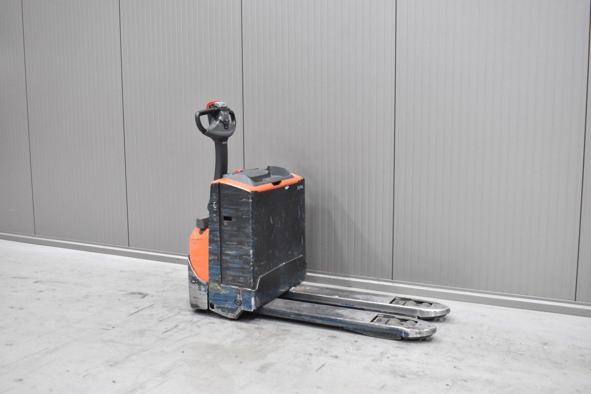 Gabelstapler Gebraucht kaufen – Toyota LWE 200 mit Elektro in Schweiz