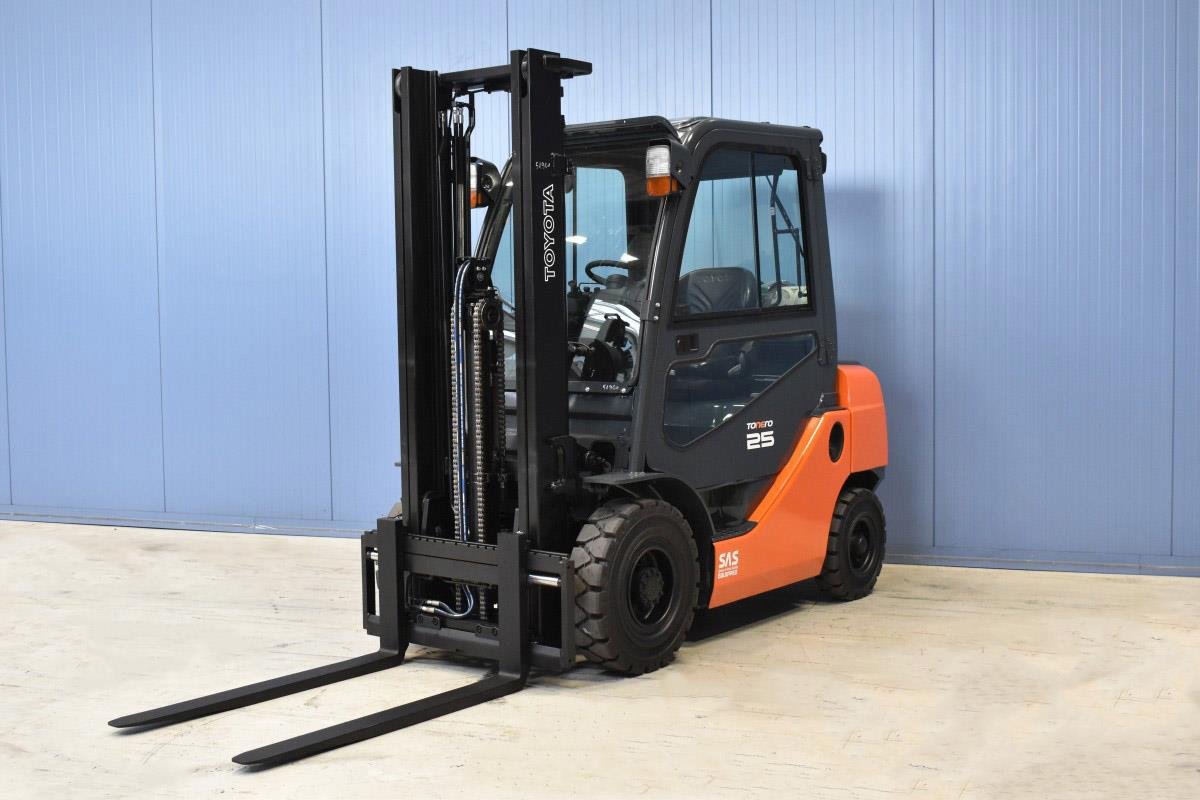 Gabelstapler Gebraucht kaufen – Toyota 02-8FGF25 mit Gas in Österreich
