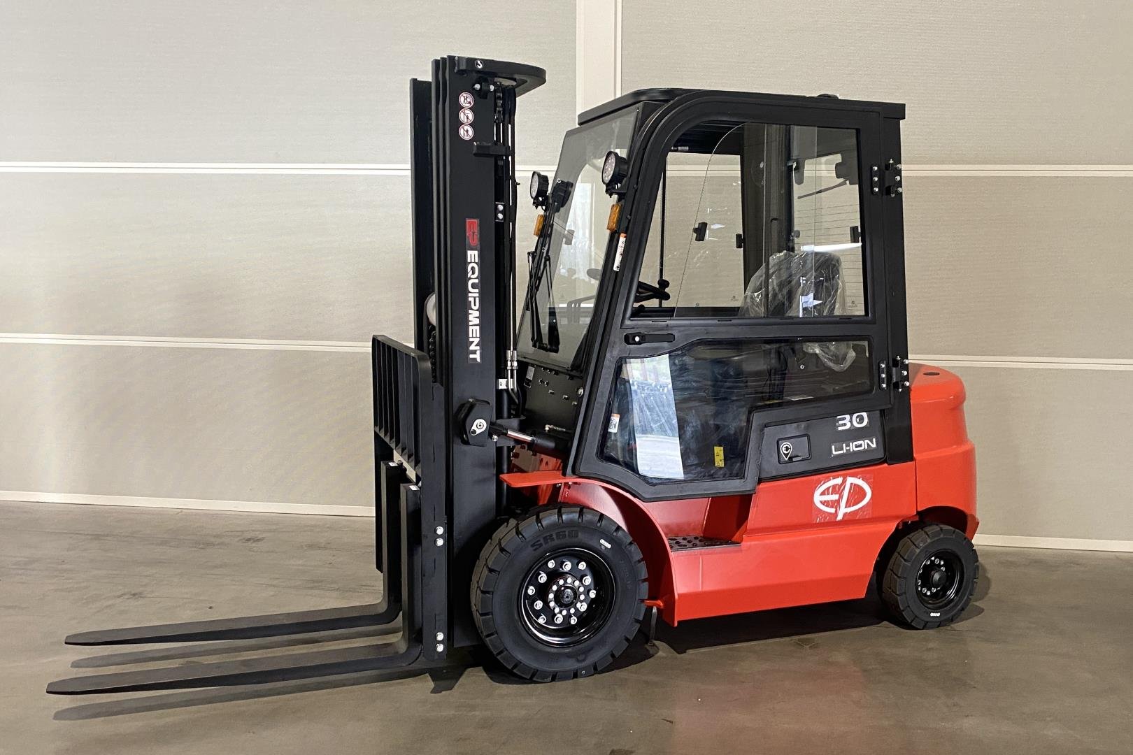Gabelstapler Gebraucht kaufen – EP EFX302 mit Elektro in Österreich