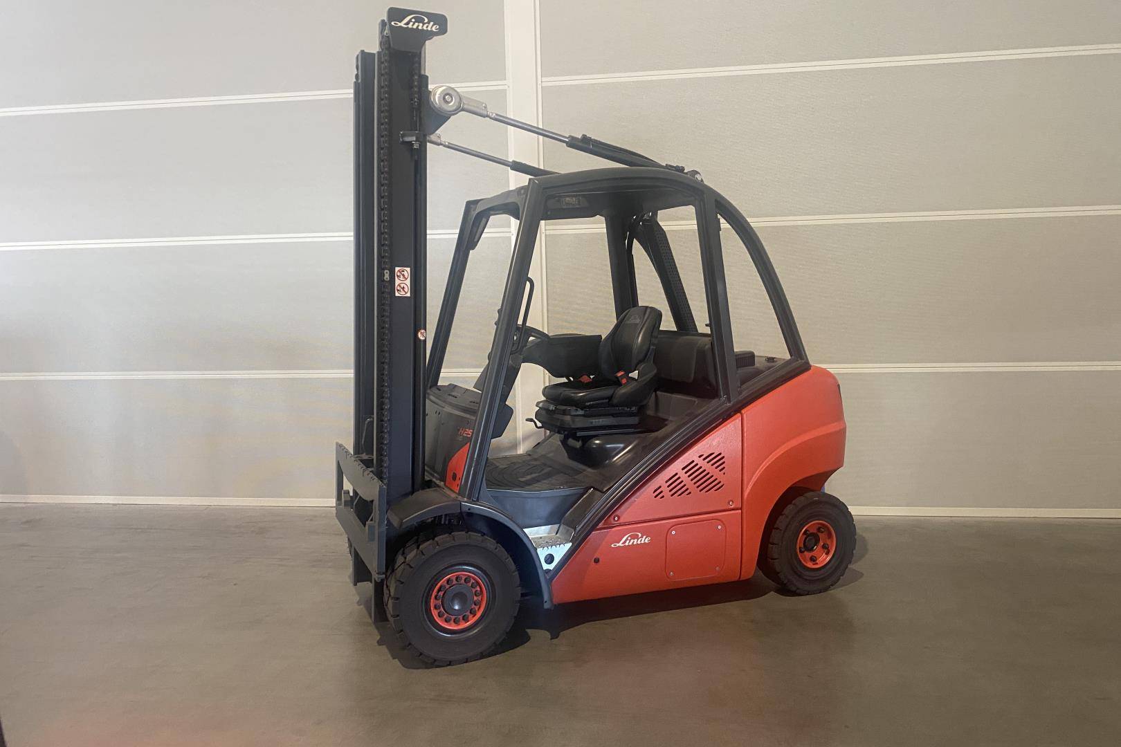 Gabelstapler Gebraucht kaufen – Linde H25D-02 mit Diesel in Schweiz