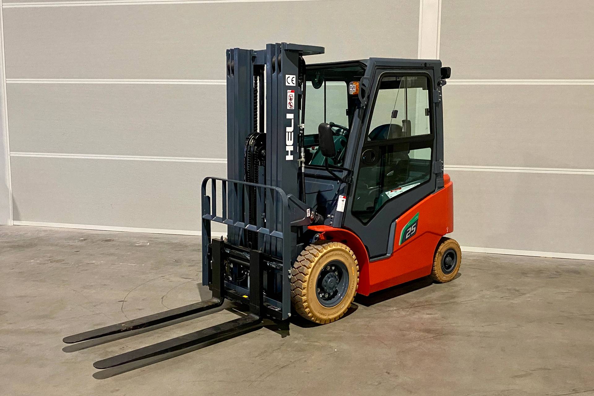 Gabelstapler Gebraucht kaufen – Heli CPD25-GB2LI-M mit Elektro in Österreich