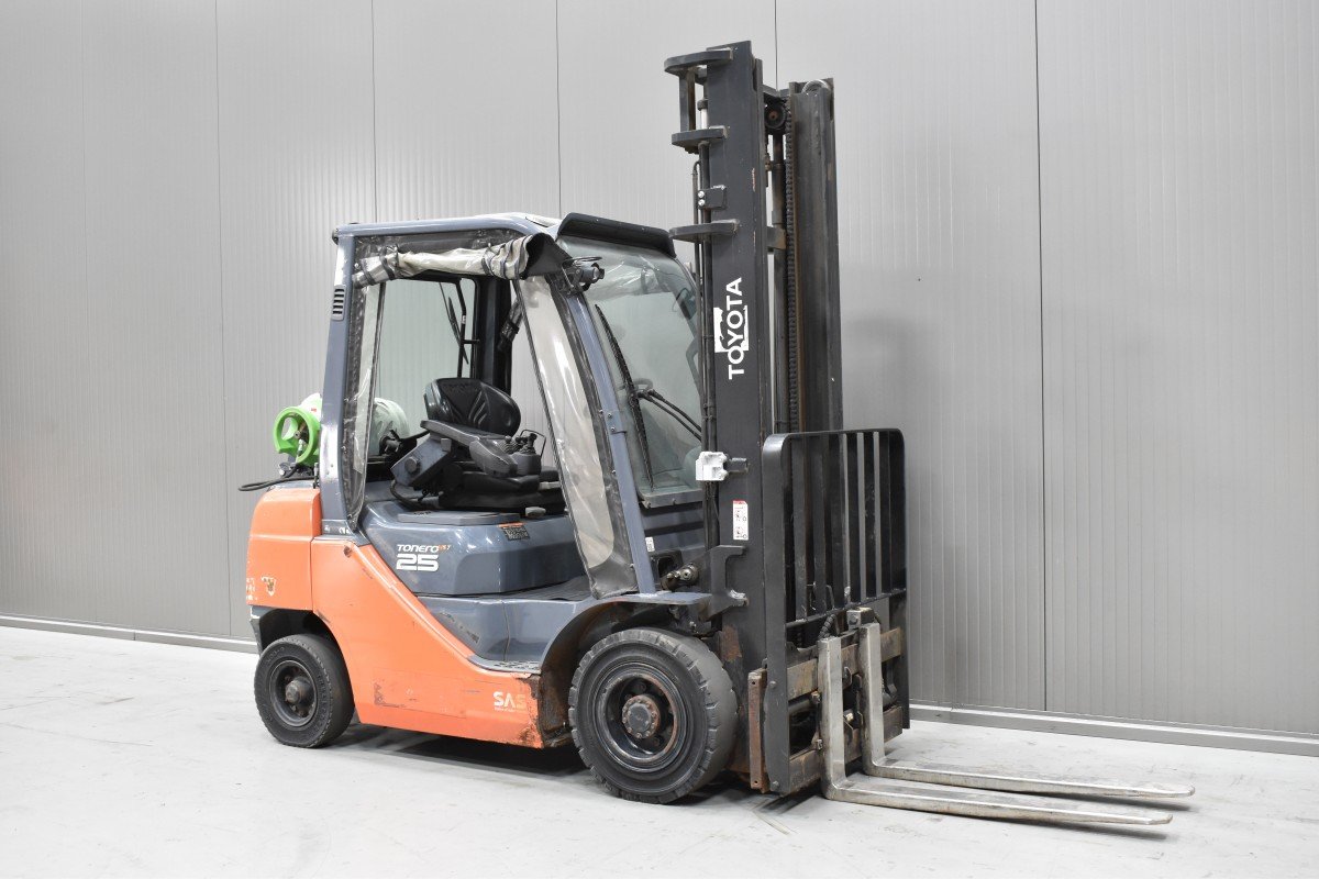 Gabelstapler Gebraucht kaufen – Toyota 06-8FG25F mit Gas in Österreich