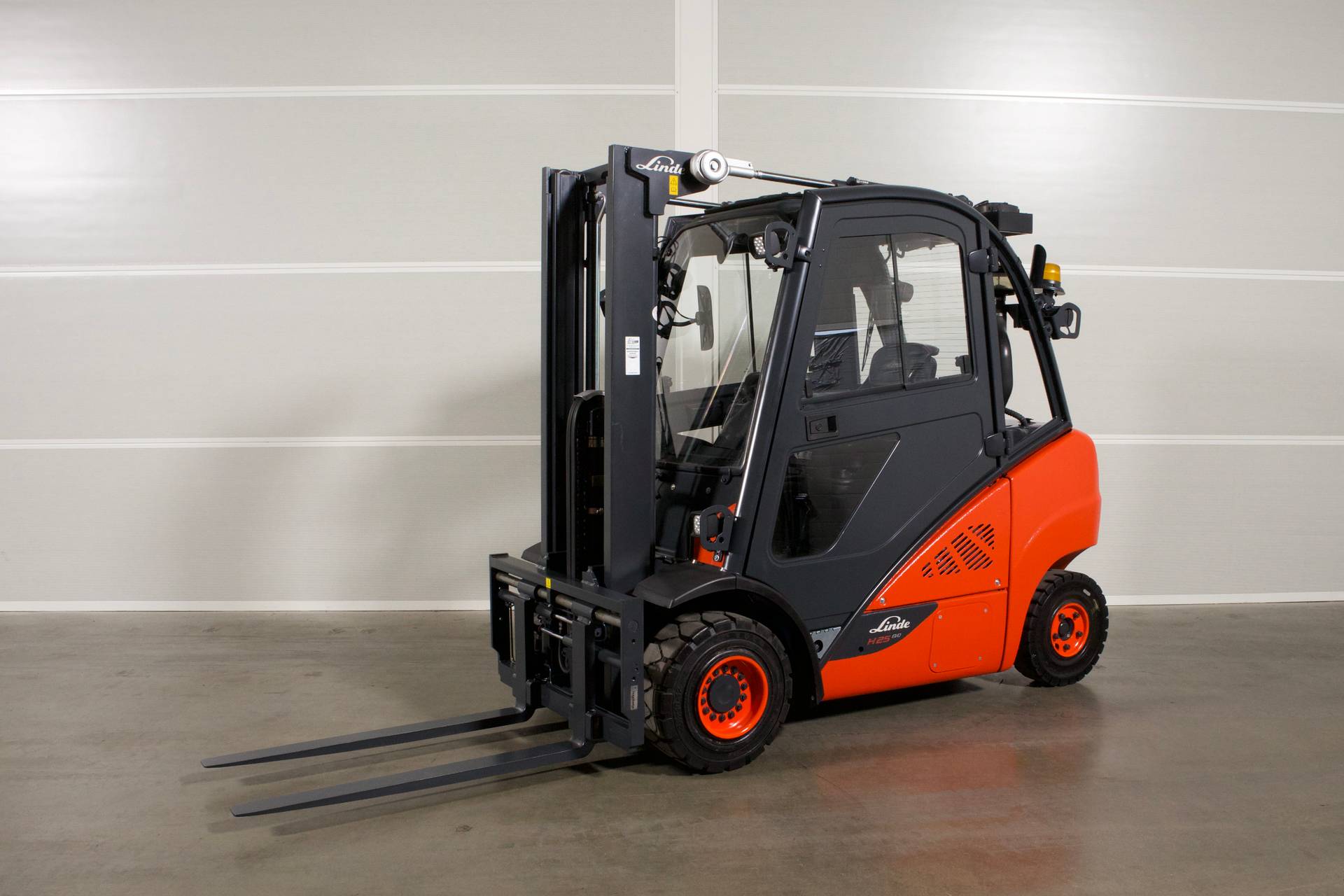 Gabelstapler Gebraucht kaufen – Linde H25 mit Elektro in Schweiz