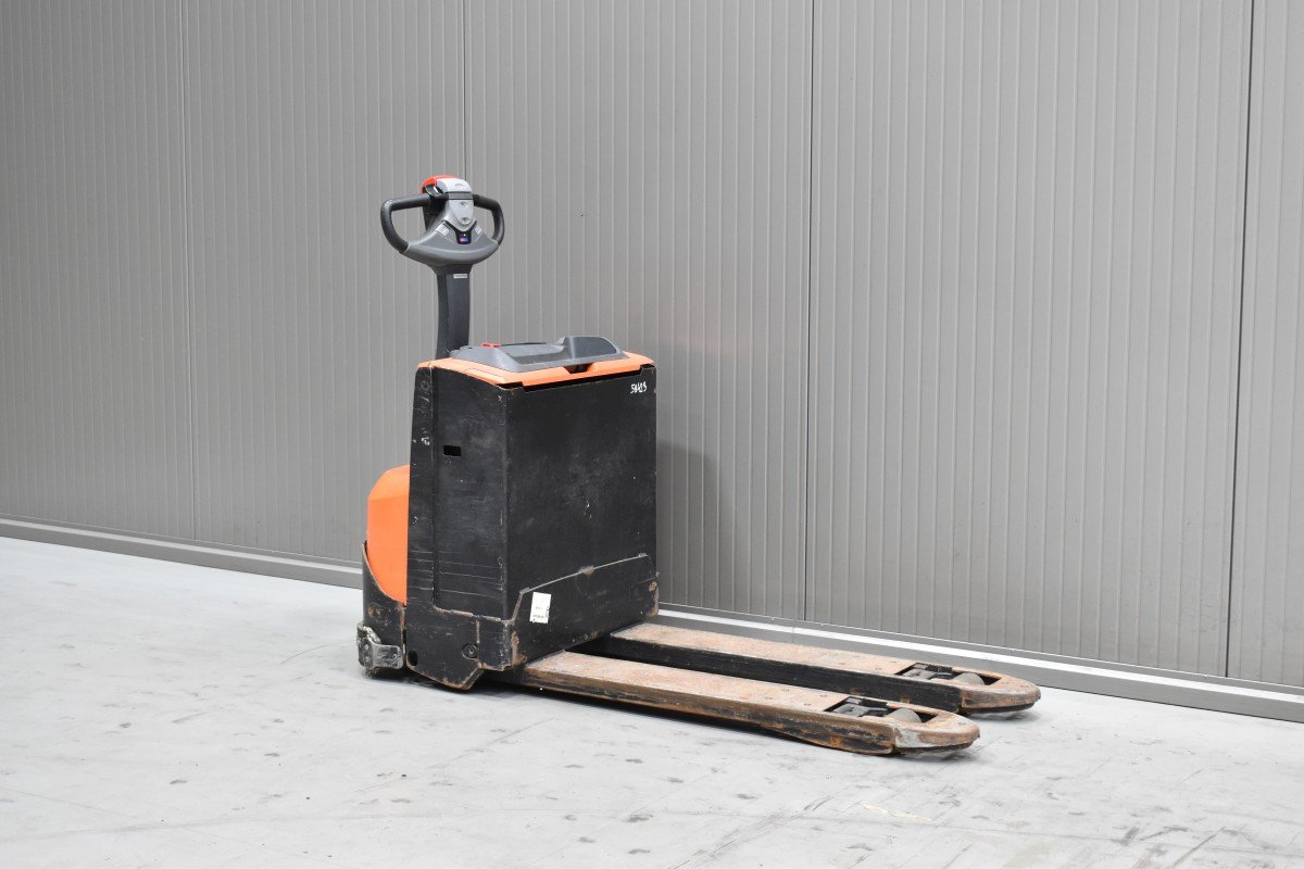 Gabelstapler Gebraucht kaufen – Toyota LWE 200 mit Elektro in Schweiz