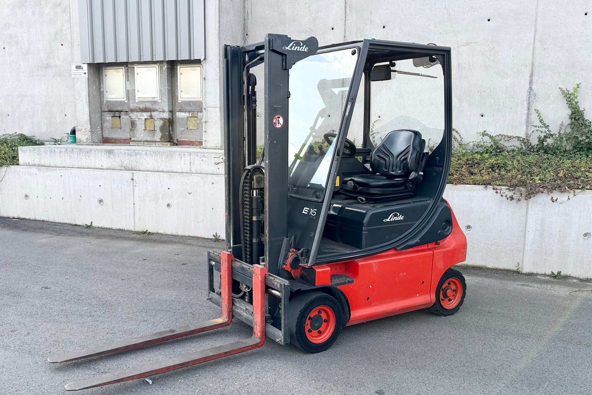 Gabelstapler Gebraucht kaufen – Linde E16P-02 mit Elektro in Österreich