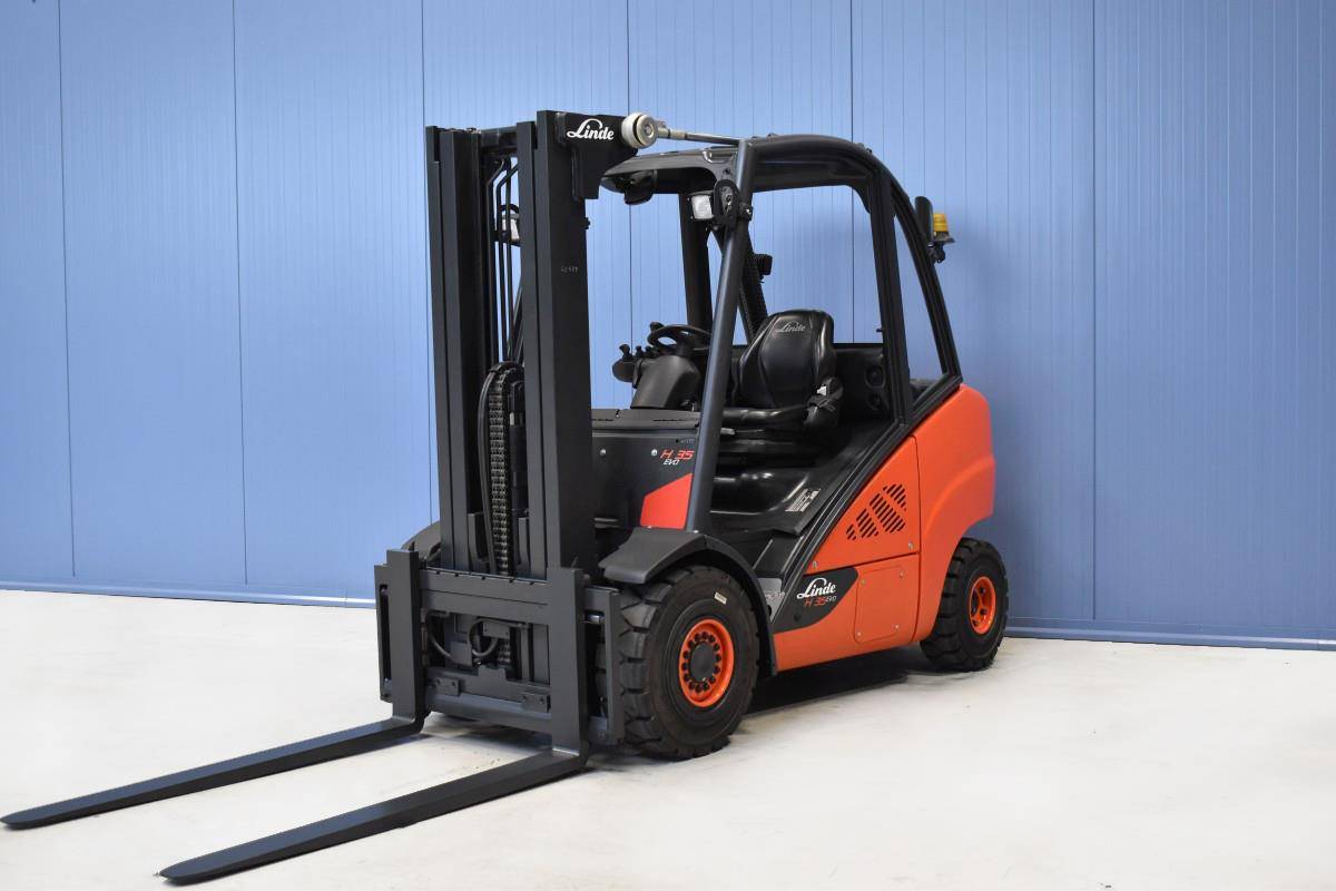 Gabelstapler Gebraucht kaufen – Linde H35D-02 mit Diesel in Schweiz