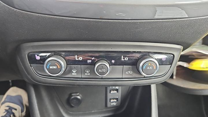 Opel Crossland Elegance Automatik · Navi · 180°-Kamera · Sitz-/Lenkradheizung – Bild 9