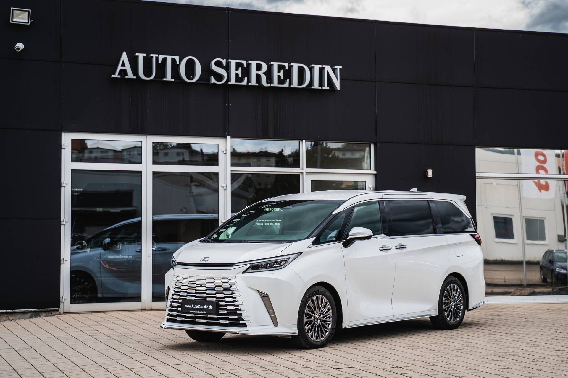 Lexus LM Neuwagen Kaufen