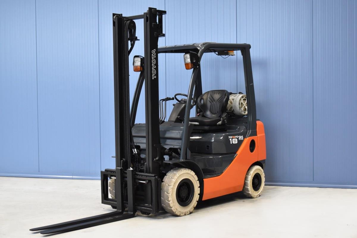 Gabelstapler Gebraucht kaufen – Toyota 02-8FGF18E mit Gas in Österreich
