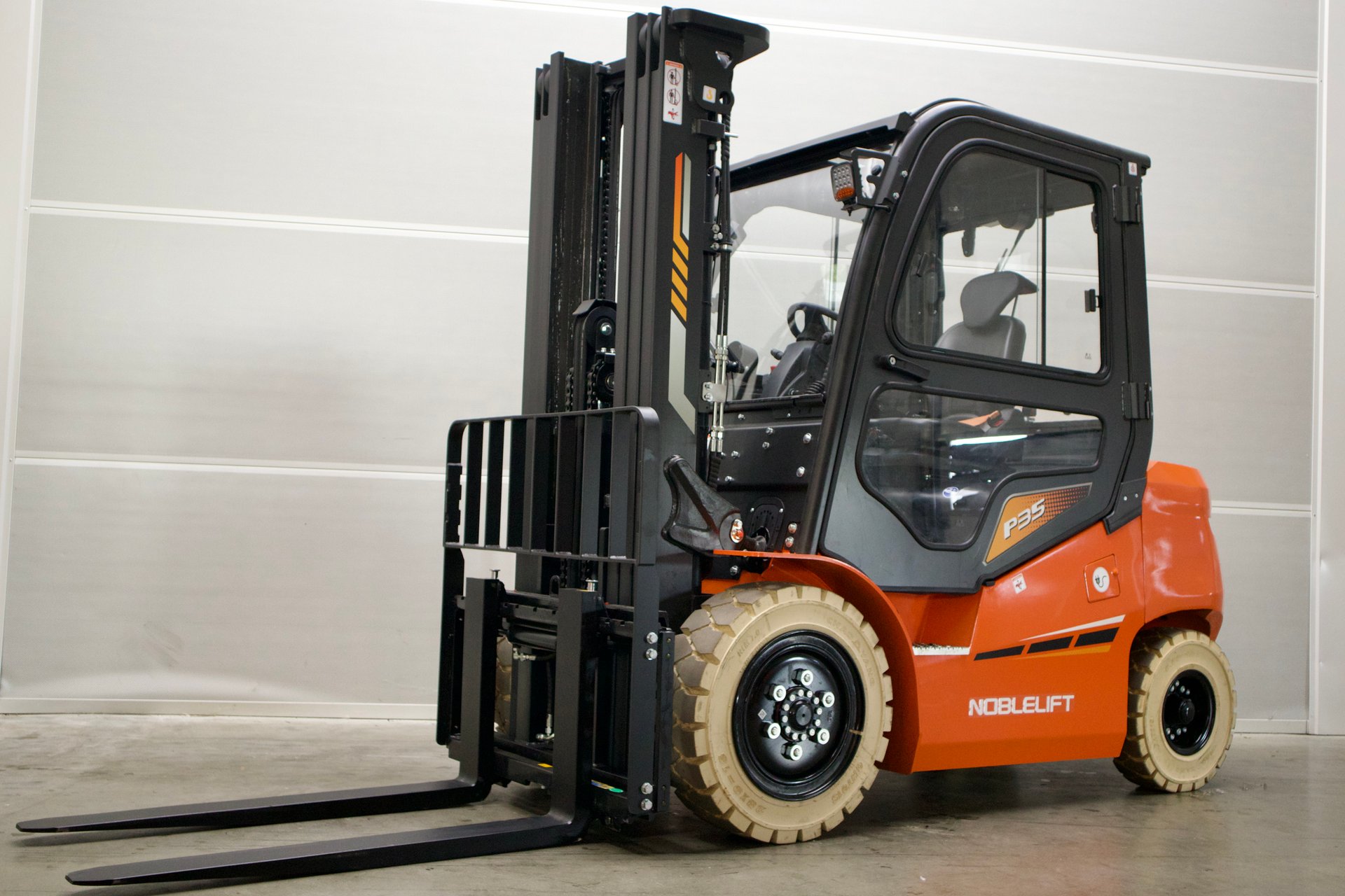 Gabelstapler Gebraucht kaufen – Noblelift FEP35P mit Elektro in Österreich