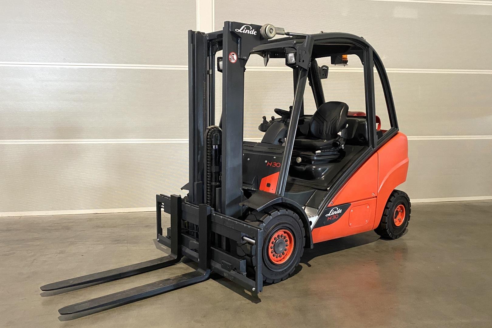 Gabelstapler Gebraucht kaufen – Linde H30T-393 mit Gas in Österreich