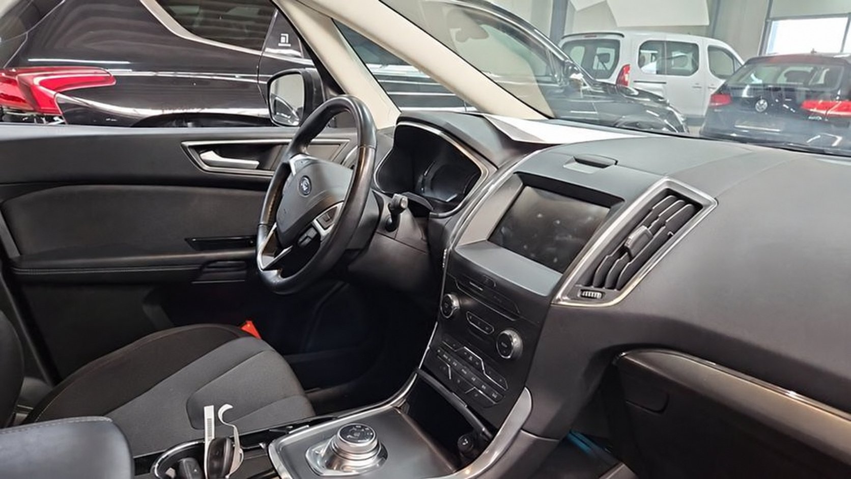 Ford S-MAX Hybrid Titanium 7-Sitzer · LED · Winterreifen · Kamera – image 5