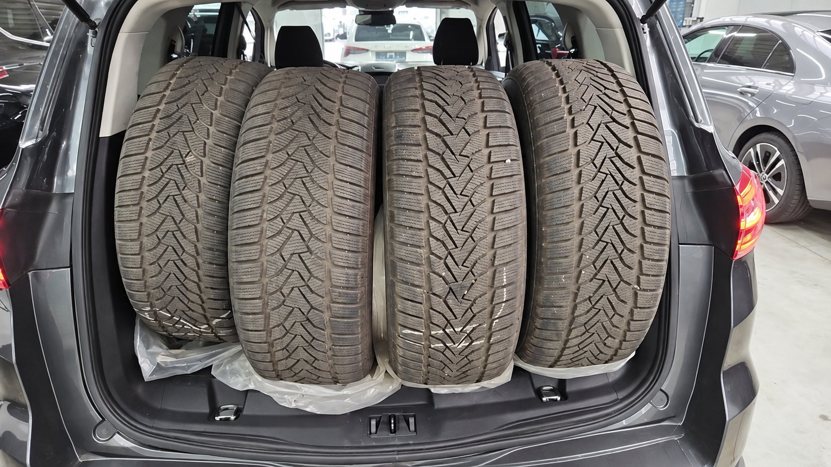 Ford S-MAX Hybrid Titanium 7-Sitzer · LED · Winterreifen · Kamera – image 13