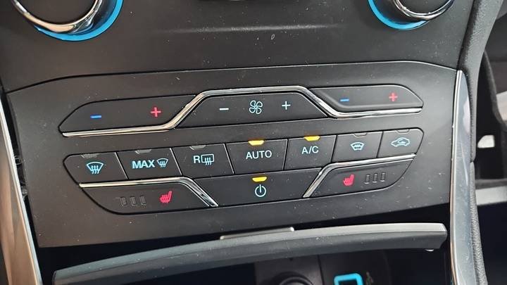 Ford S-MAX Hybrid Titanium 7-Sitzer · LED · Winterreifen · Kamera – image 12