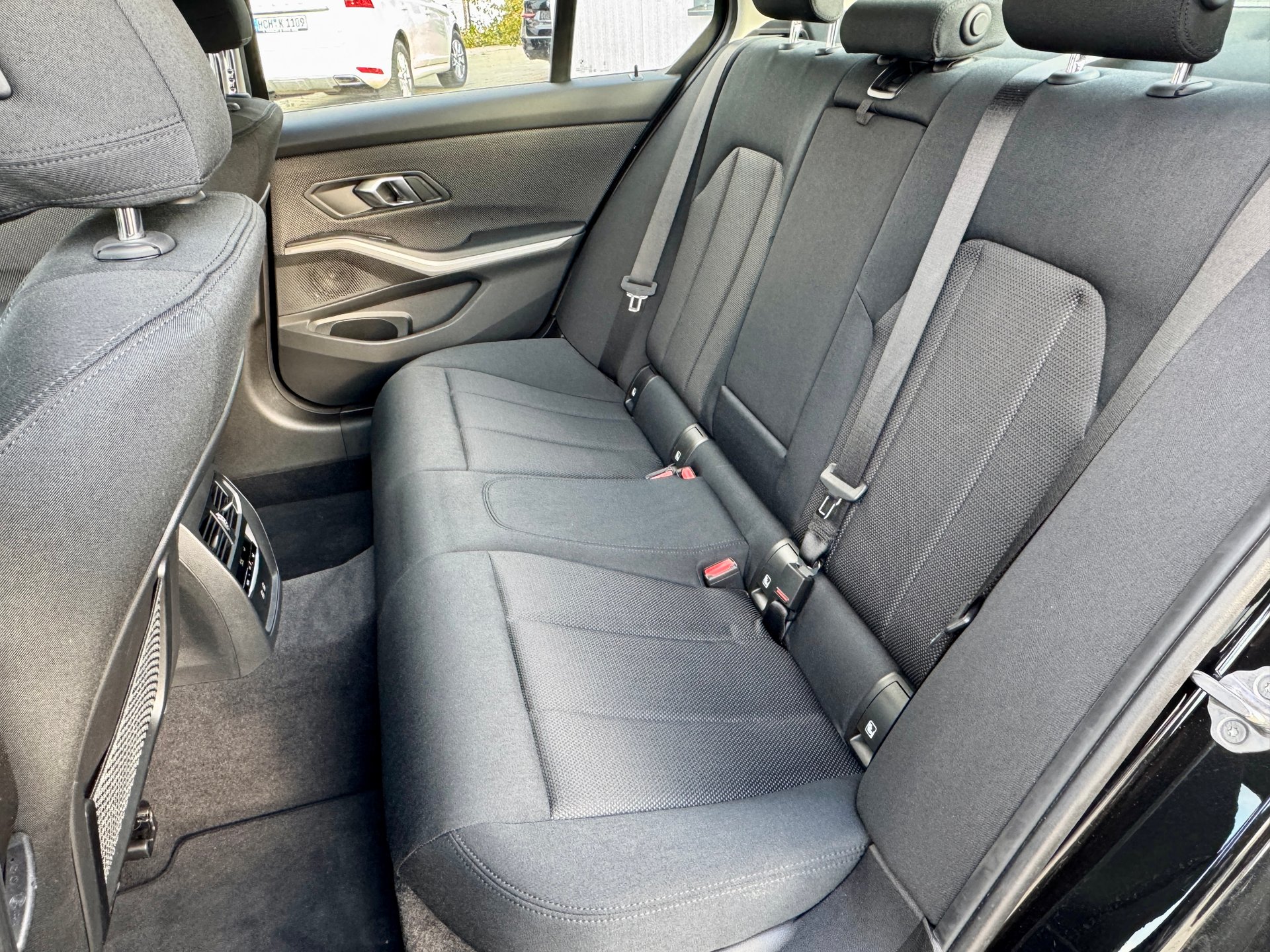 BMW 320 d xDrive*Facelift* PDC Navi 1Hand – Bild 26