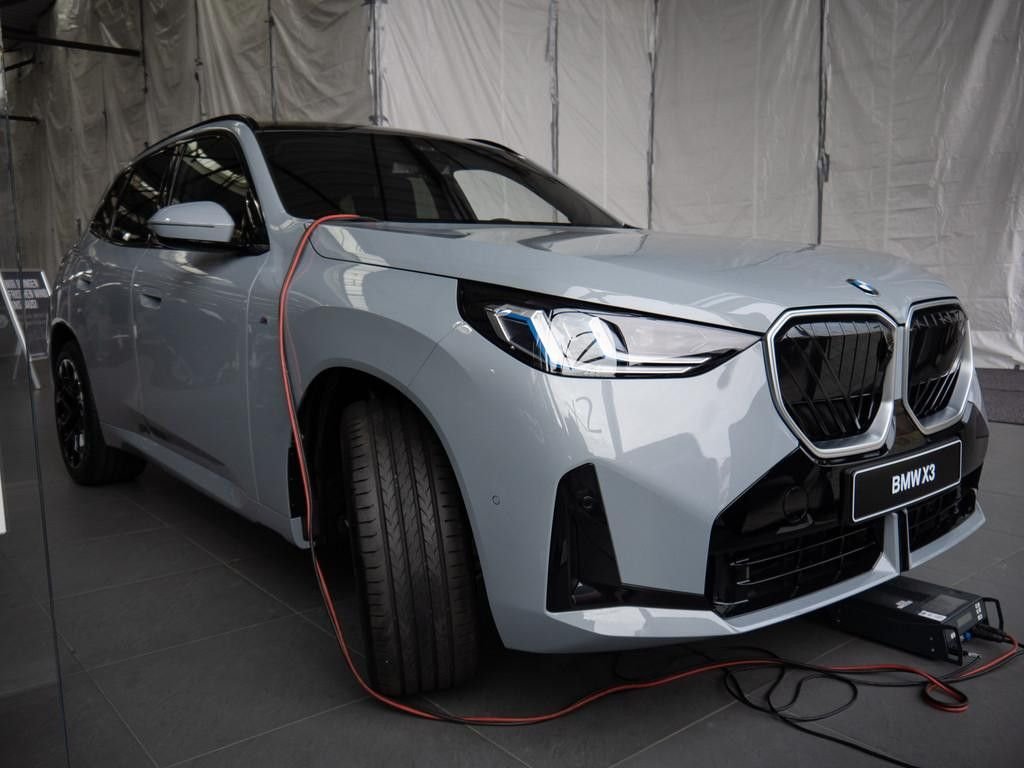 BMW X3 20d xDrive M-Sport H/K NAVI AHK LED PANO 360° – Bild 2
