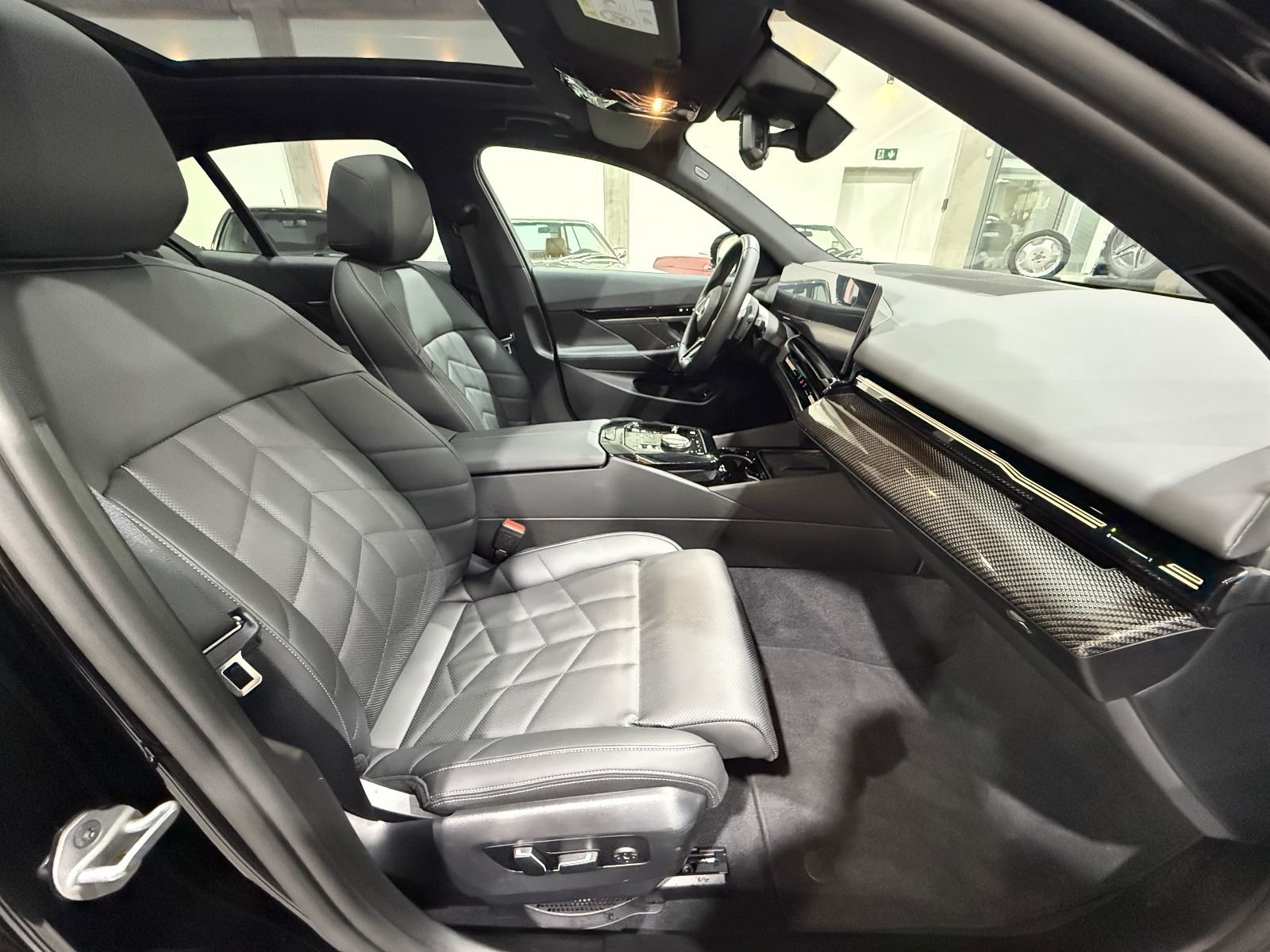 BMW 520 i M Sport*Pano*Carbon*H&K*4SHZ*HUD*360°* – Bild 15