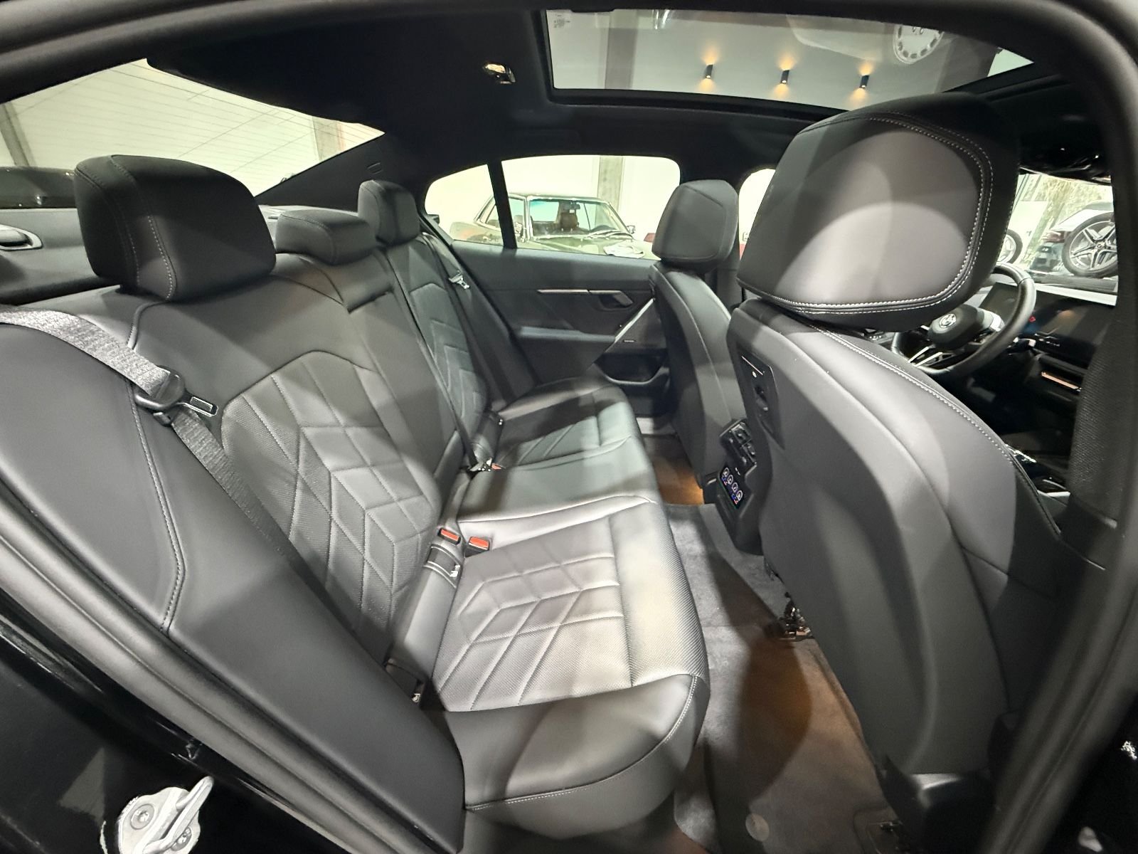 BMW 520 i M Sport*Pano*Carbon*H&K*4SHZ*HUD*360°* – Bild 18