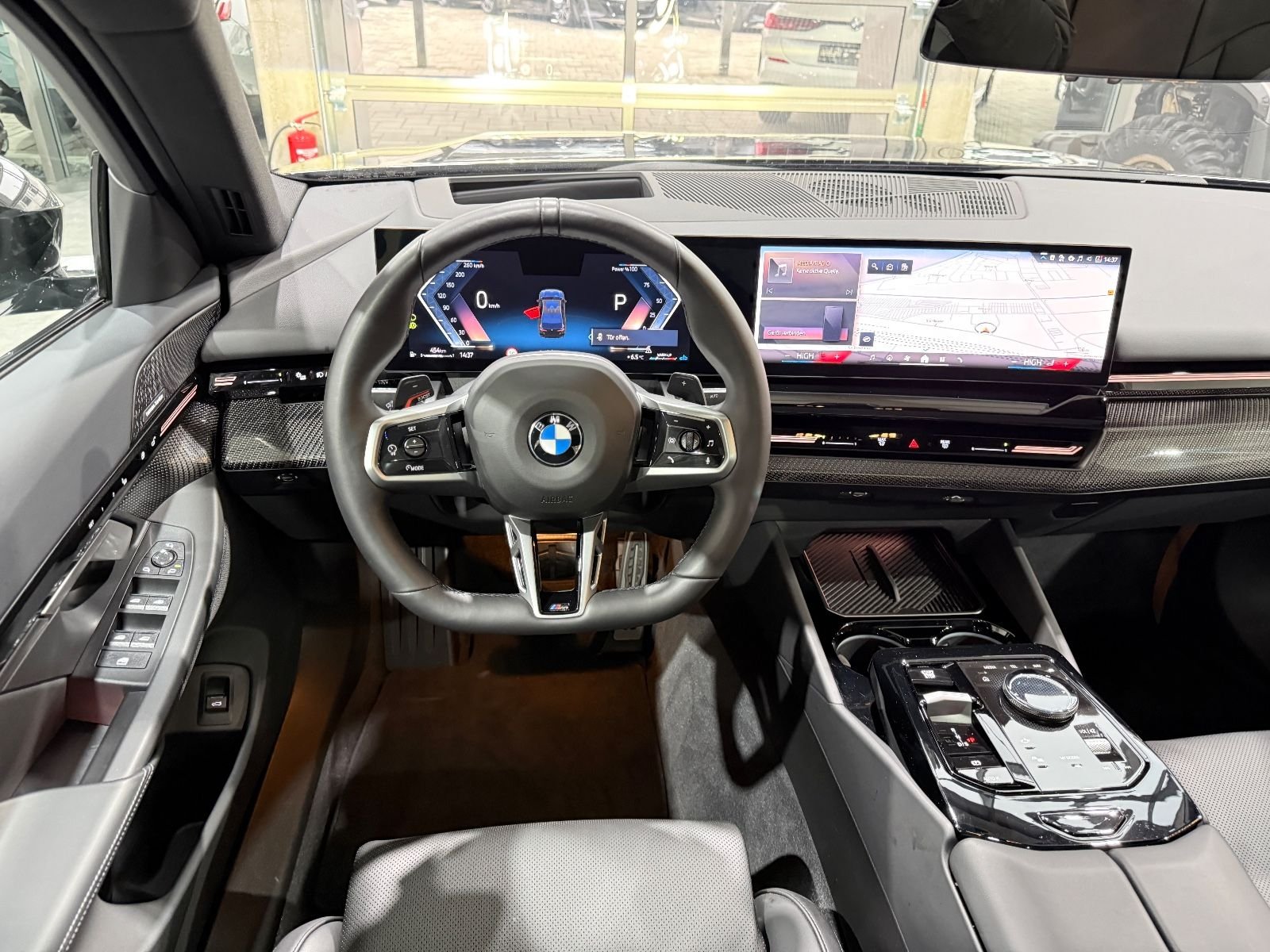 BMW 520 i M Sport*Pano*Carbon*H&K*4SHZ*HUD*360°* – Bild 27