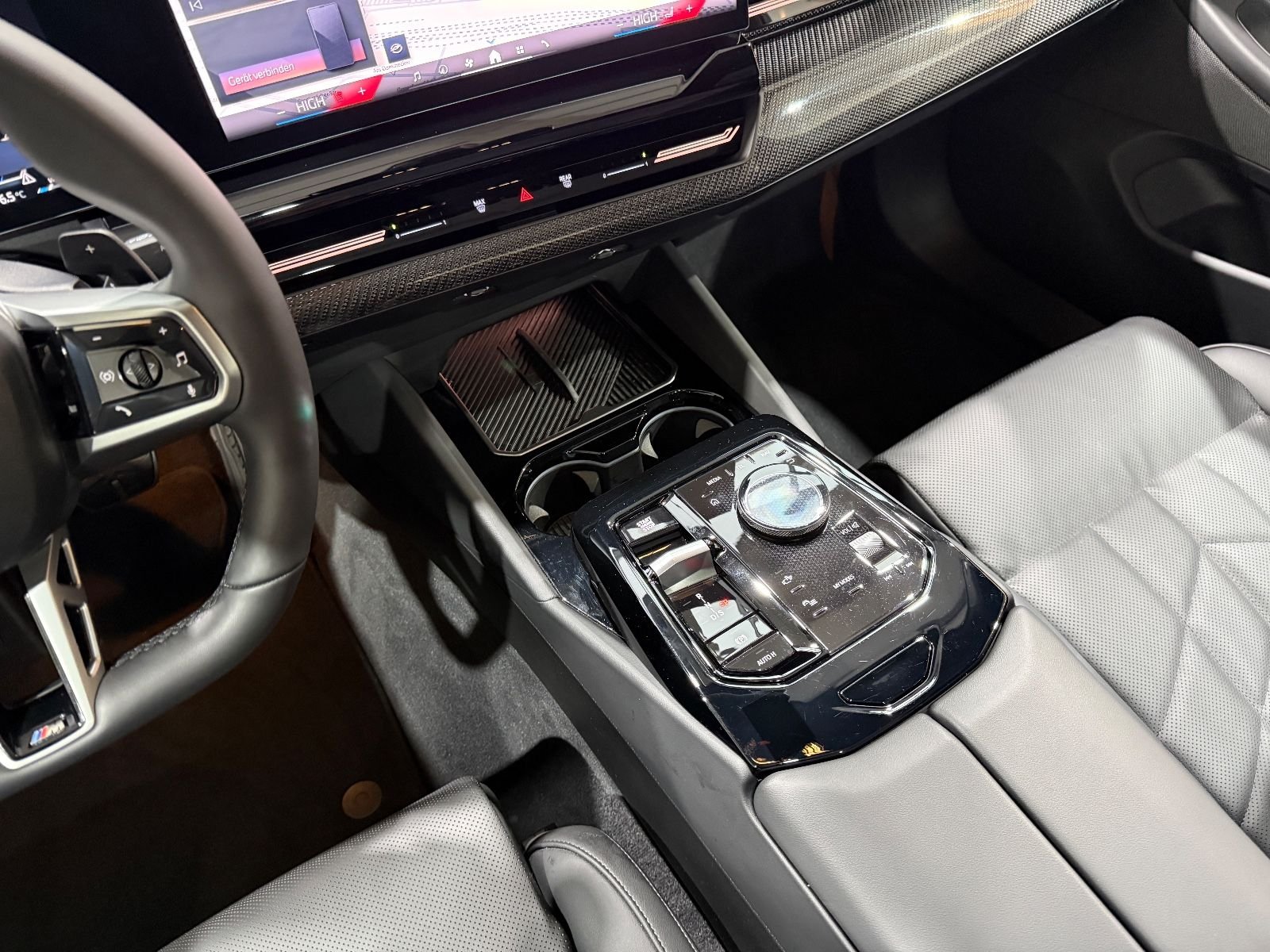 BMW 520 i M Sport*Pano*Carbon*H&K*4SHZ*HUD*360°* – Bild 29