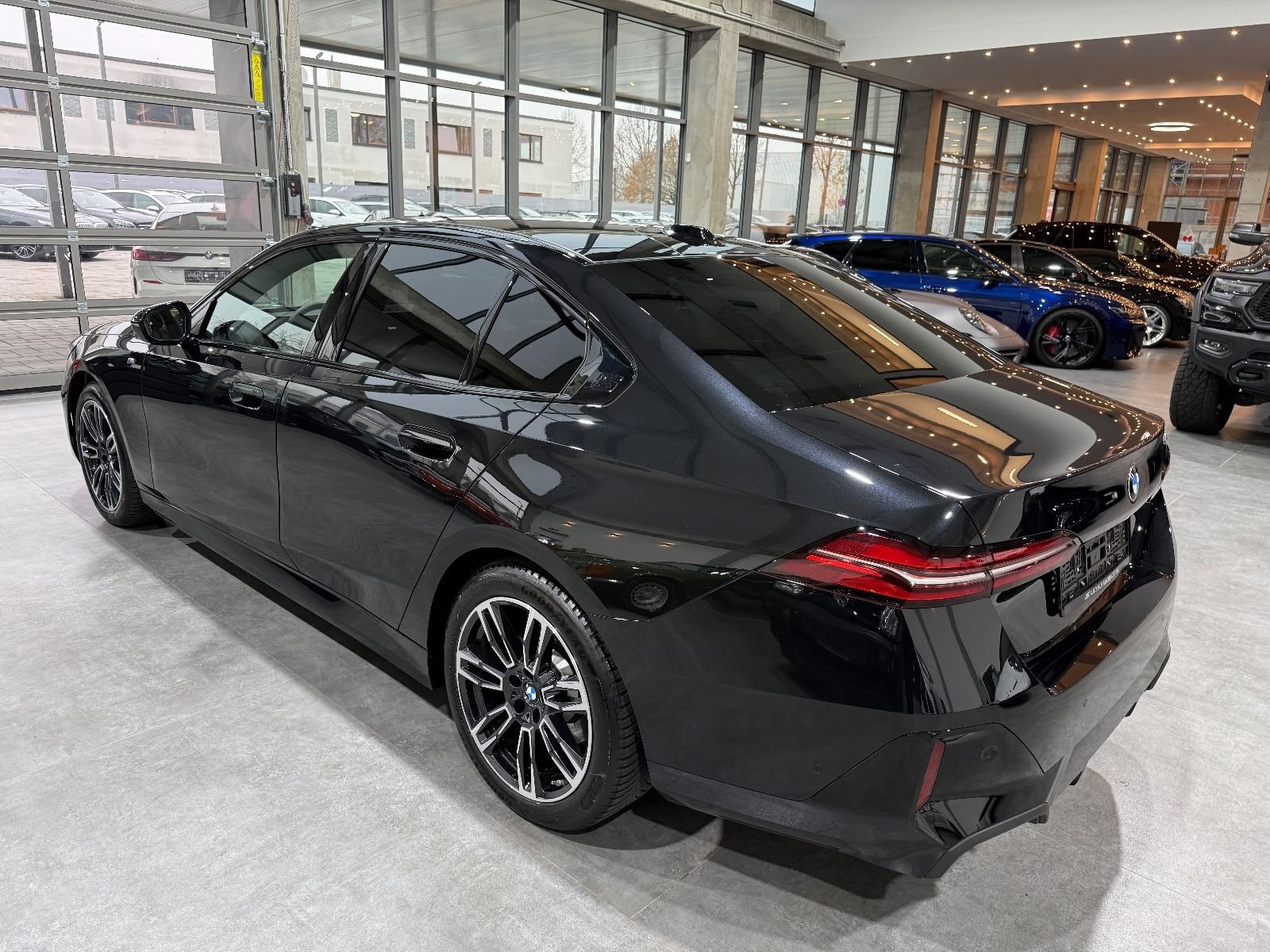 BMW 520 i M Sport*Pano*Carbon*H&K*4SHZ*HUD*360°* – Bild 10