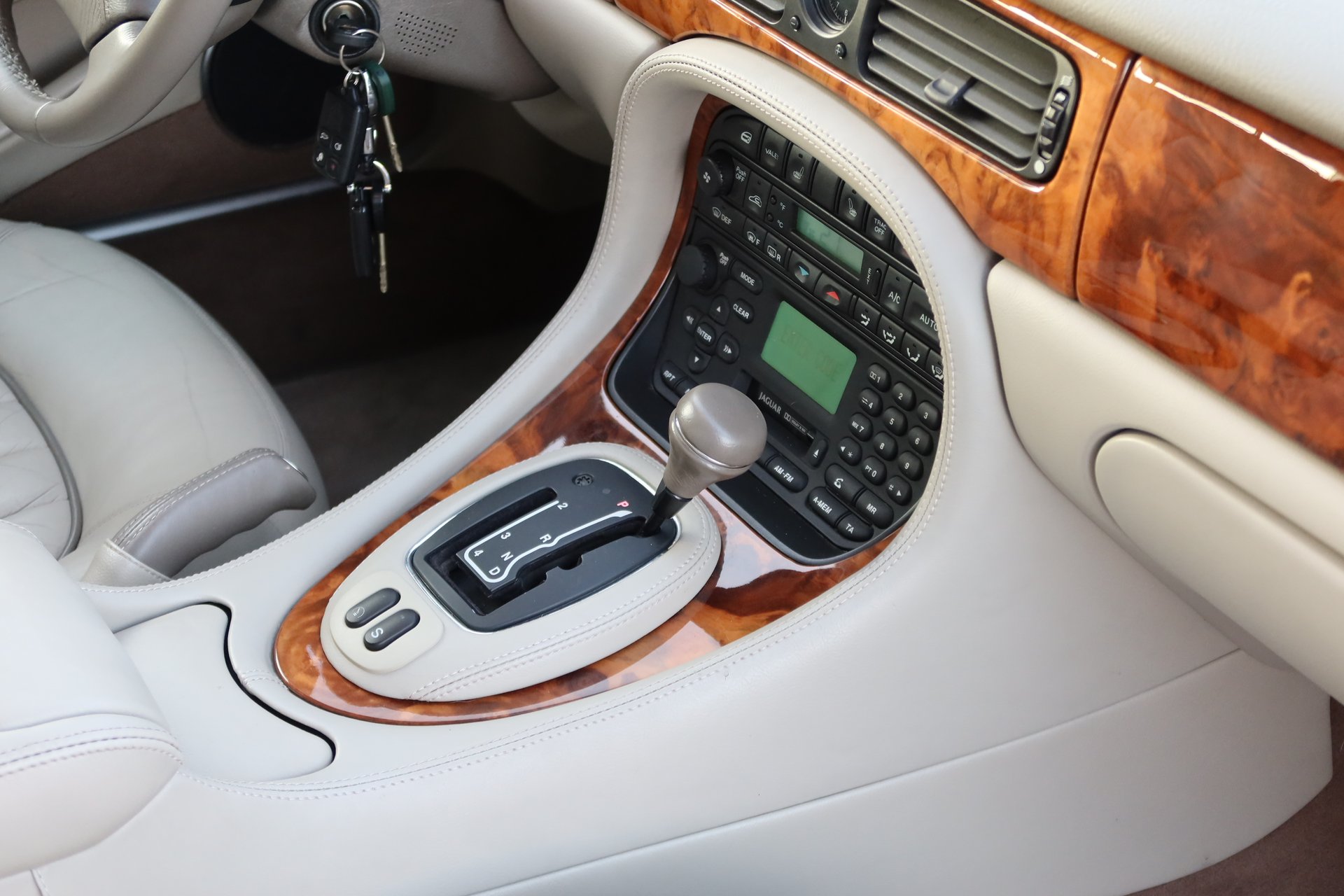 Jaguar XJ 4.0 Sovereign# SEHR GEPFLEGT# – Bild 15