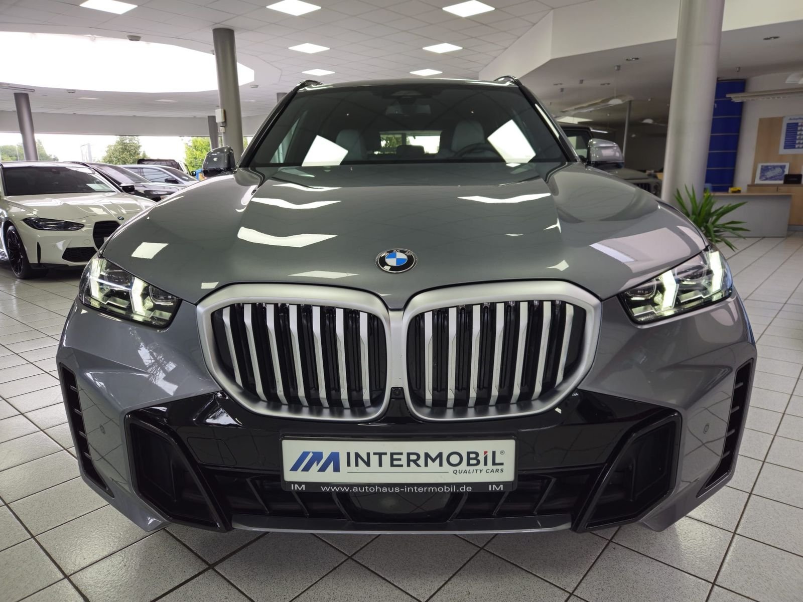 BMW X5 xD40i M Sport*PANO*SOFT*STHZG*7-SITZ*AHK*360° – Bild 3