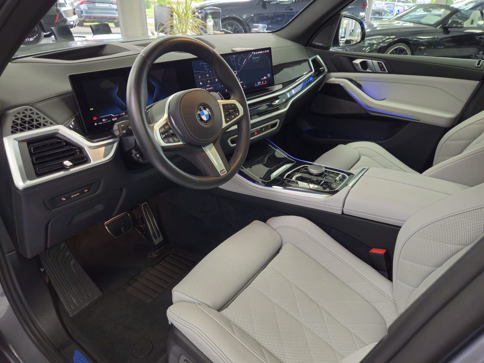 BMW X5 xD40i M Sport*PANO*SOFT*STHZG*7-SITZ*AHK*360° – Bild 11