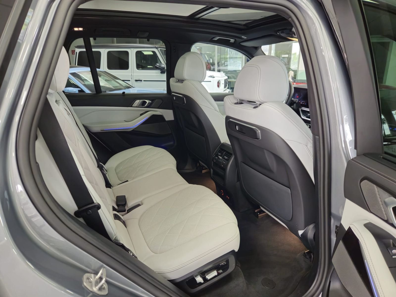 BMW X5 xD40i M Sport*PANO*SOFT*STHZG*7-SITZ*AHK*360° – Bild 17