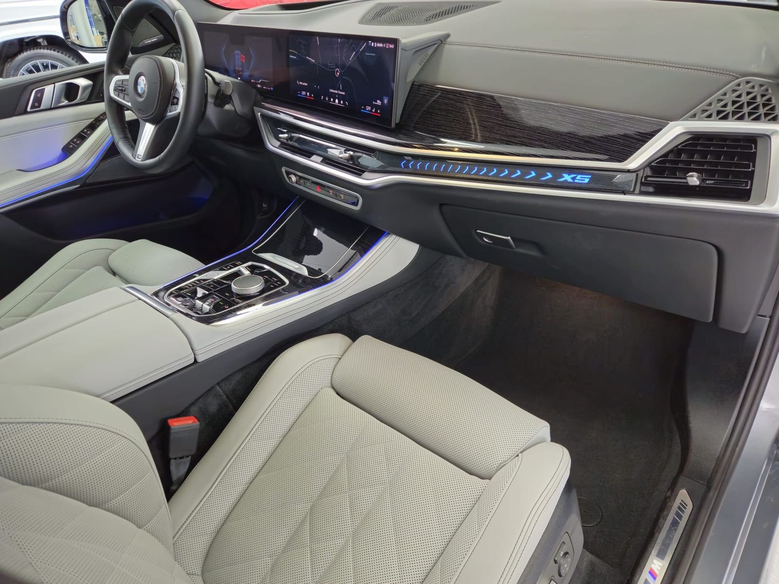 BMW X5 xD40i M Sport*PANO*SOFT*STHZG*7-SITZ*AHK*360° – Bild 19