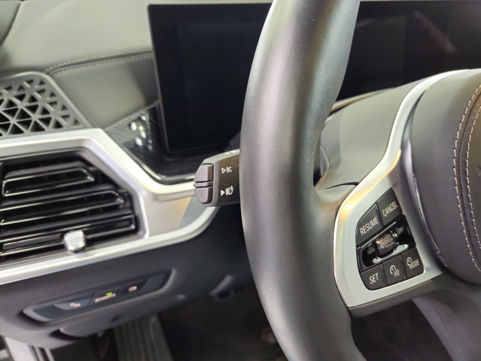 BMW X5 xD40i M Sport*PANO*SOFT*STHZG*7-SITZ*AHK*360° – Bild 24