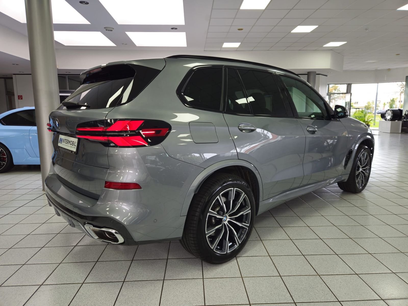 BMW X5 xD40i M Sport*PANO*SOFT*STHZG*7-SITZ*AHK*360° – Bild 4