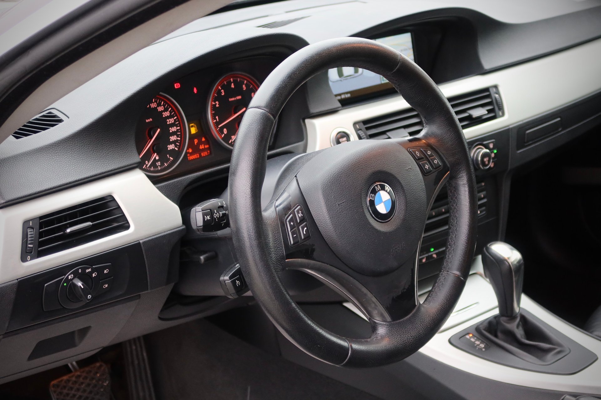 BMW 330i xDrive#SPORT#TEMP#XENON#PROFES#8xALU# – Bild 12