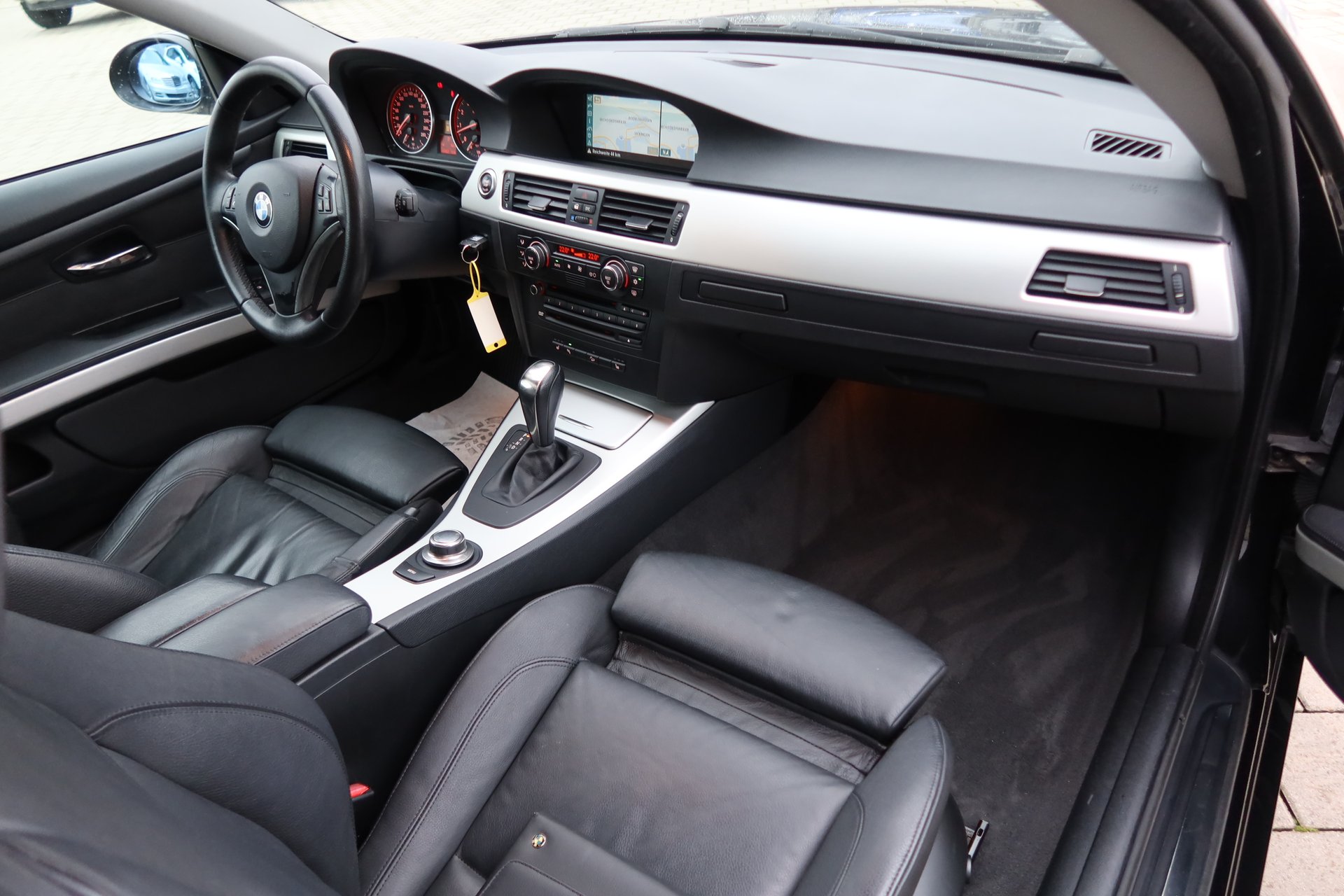 BMW 330i xDrive#SPORT#TEMP#XENON#PROFES#8xALU# – Bild 15