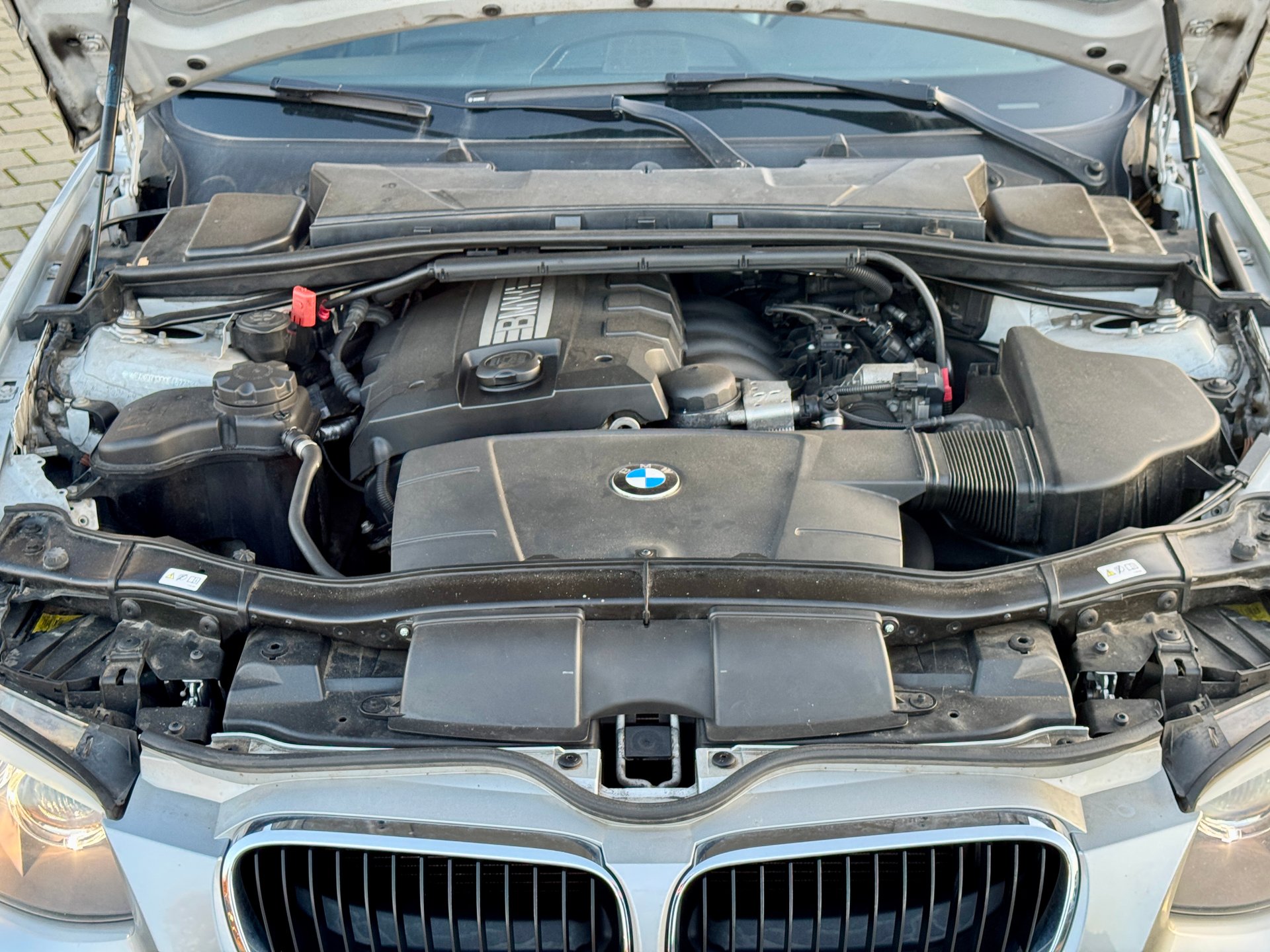 BMW 320i Harman-Kardon/Xenon/Navi/ – Bild 30
