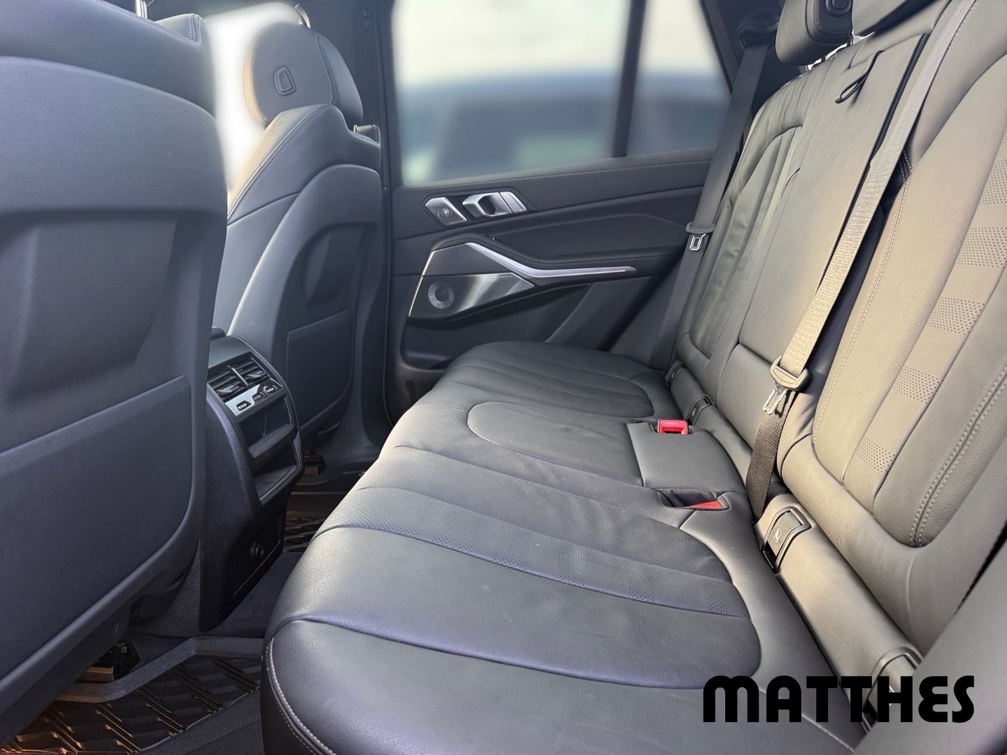 BMW X5 40 i M Sport xDrive Anhängerkupplung Panorama – Bild 11