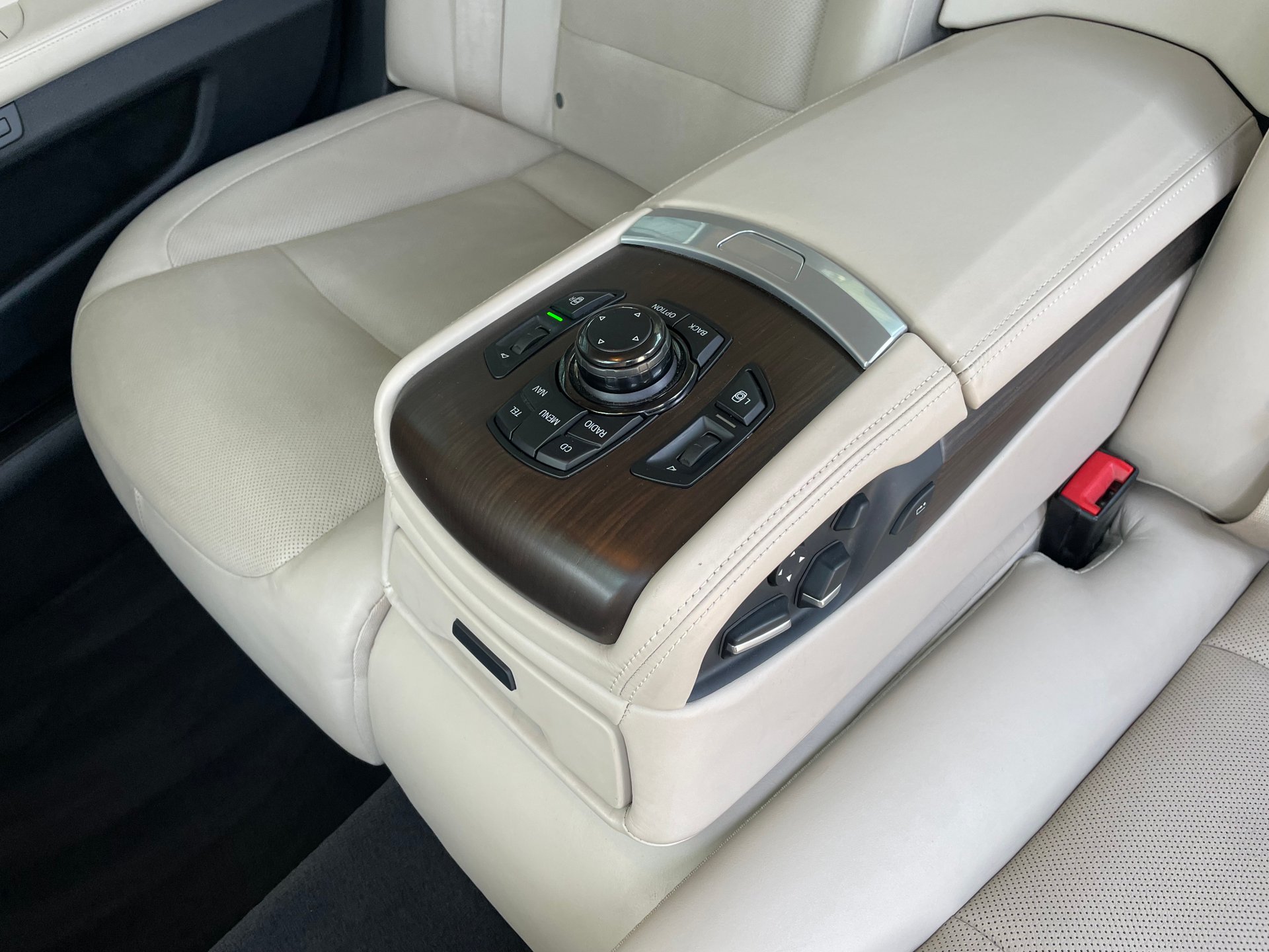 BMW 750Li xDrive StandH/TV im Fond/4xSitzklima/Voll – Bild 24