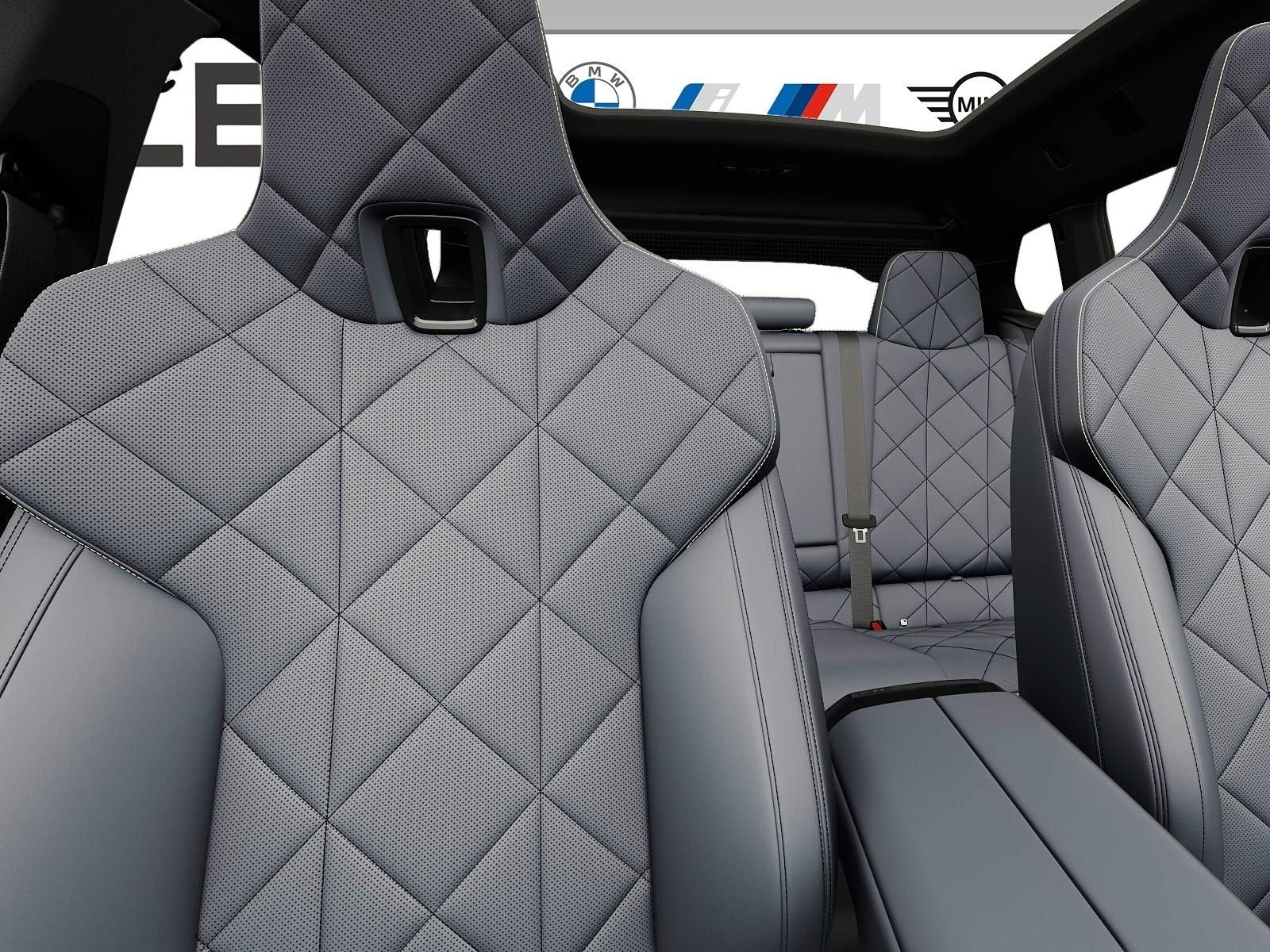 BMW iX M70 xDrive B&W Surround DAB Aktivlenkung LED – Bild 8