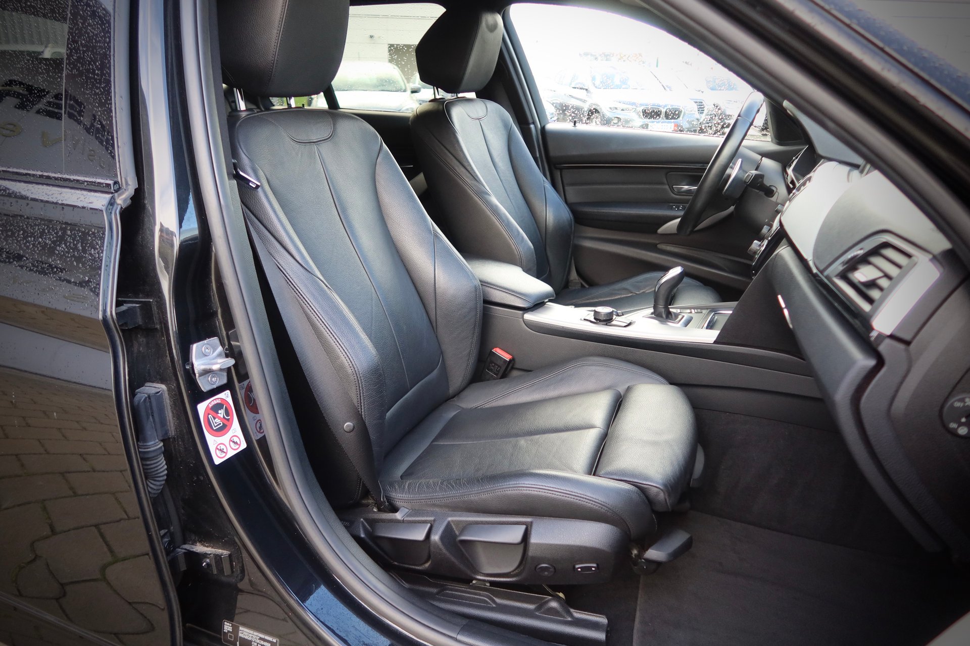 BMW 330i xDrive M-Sport#LED#1HAND# SERVICE# – Bild 11