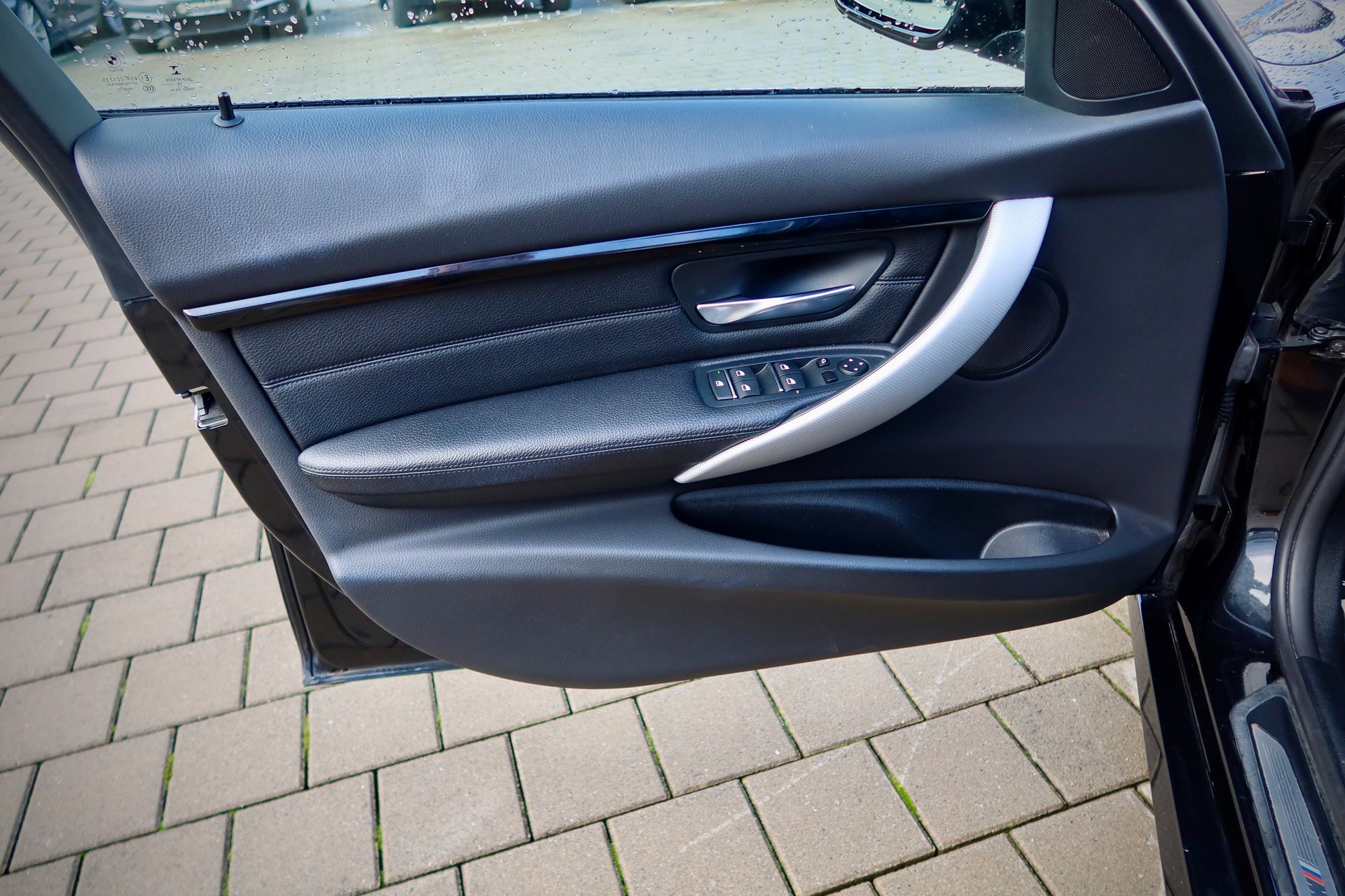 BMW 330i xDrive M-Sport#LED#1HAND# SERVICE# – Bild 13