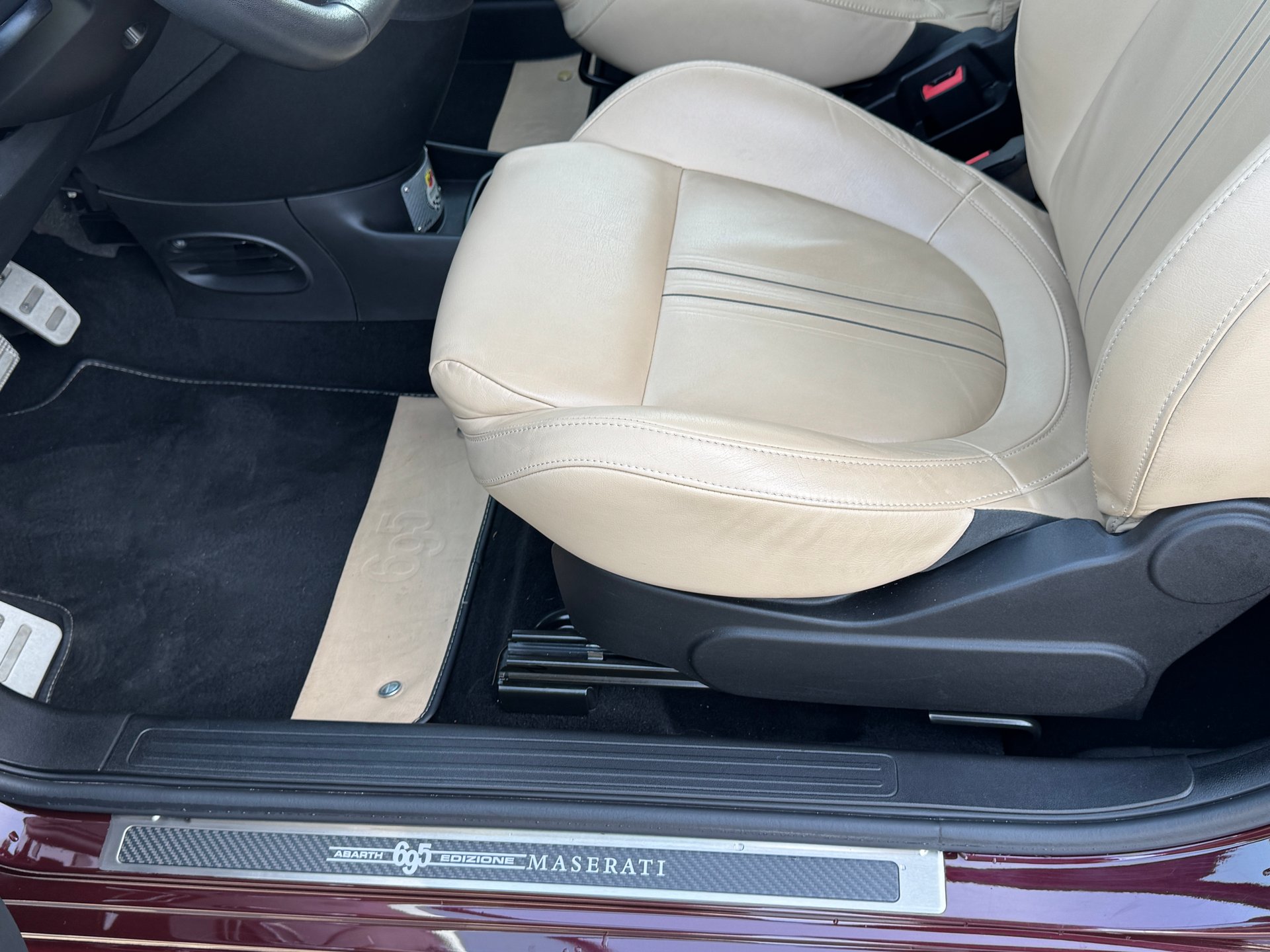 Abarth Cabrio 695 Edizione Maserati/NR.499 von 499 – Bild 13
