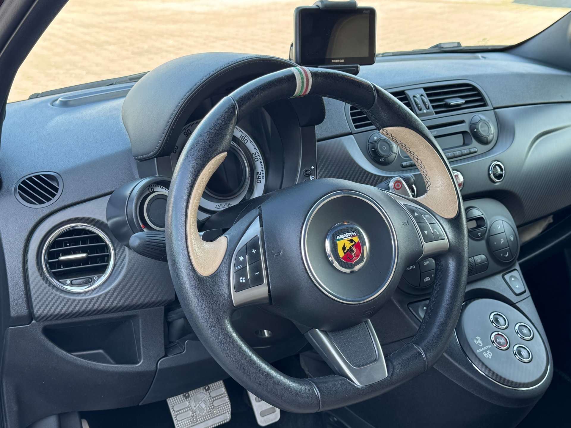 Abarth Cabrio 695 Edizione Maserati/NR.499 von 499 – Bild 15