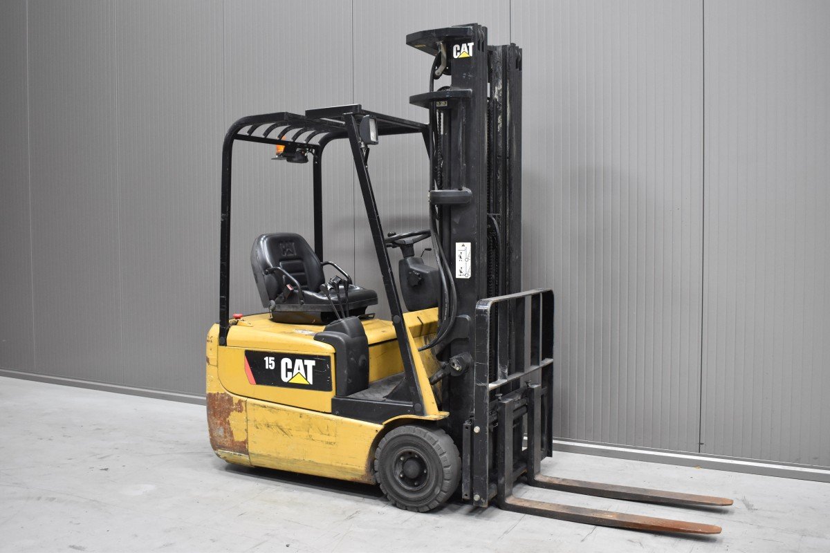 Gabelstapler Gebraucht kaufen – Caterpillar EP 15 KRT mit Elektro in Österreich