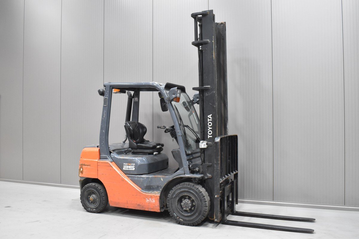 Toyota 02-8FDF25 Gebrauchtstapler Kaufen