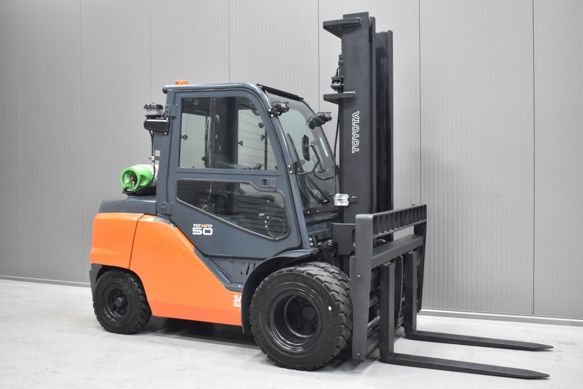 Gabelstapler Gebraucht kaufen – Toyota 8FG50N mit Gas in Österreich